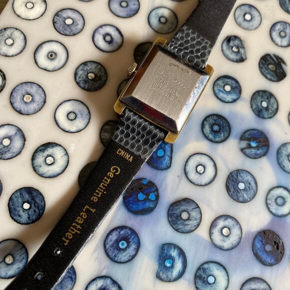 De Vecci Bonwit Teller 17 Jewels Wristwatch and Rainbow Beaded Bracelet Bundle - Picture 4 of 6